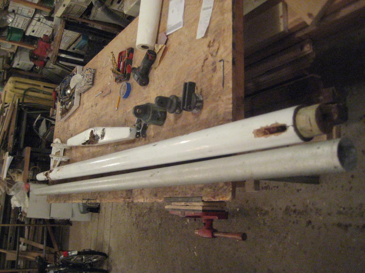 The original mast has been dissassembled. One idea for a replacement mast is this tube on the left which was some sort of spinnaker pole. Sadly, the O