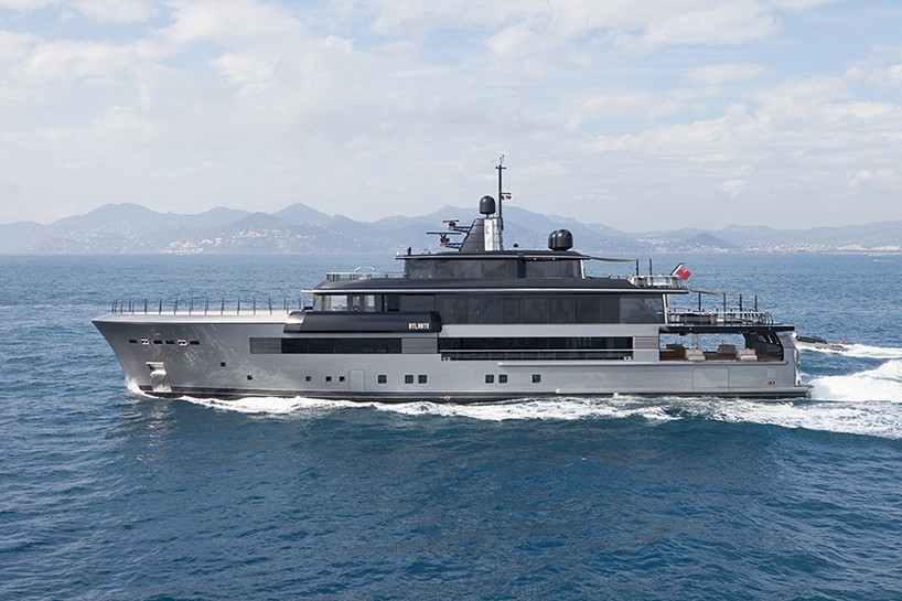 CRN-55m-atlante-luxury-yacht-designboom-03-818x545.jpg